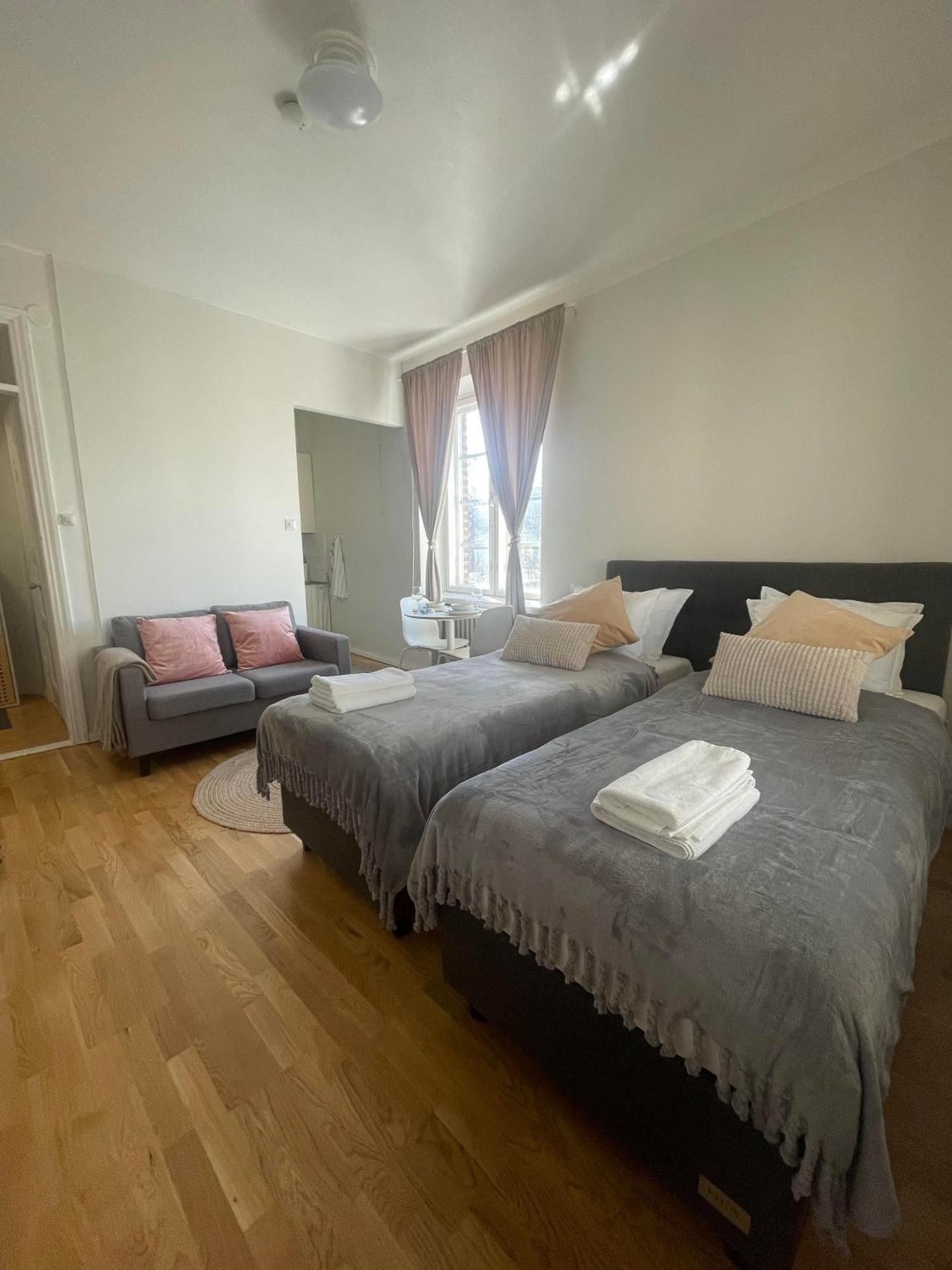 Your Chic Vibrant Airbnb Bed & Breakfast *