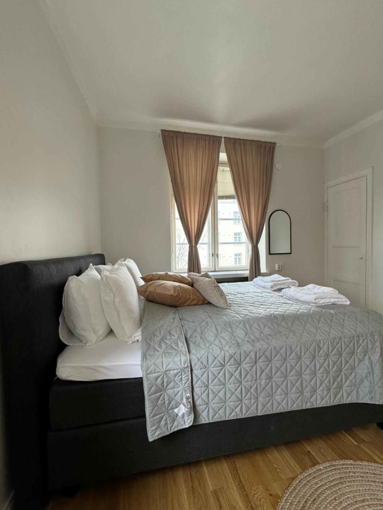 Your Chic Vibrant Airbnb *